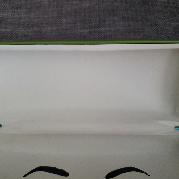 Kate Spade two-tone clamshell sunglasses case - Picture 10 of 12